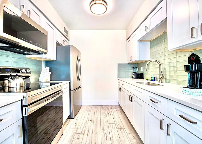Apartment 2bd 1ba Sunset 1 3min To Beachpool! *