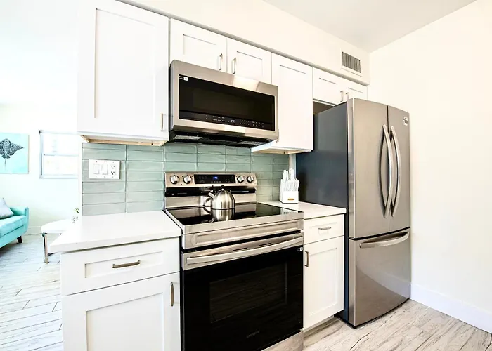 Apartment 2bd 1ba Sunset 1 3min To Beachpool! *