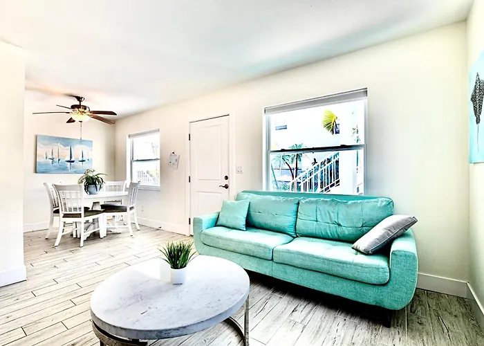 Apartment 2bd 1ba Sunset 1 3min To Beachpool! Clearwater Beach